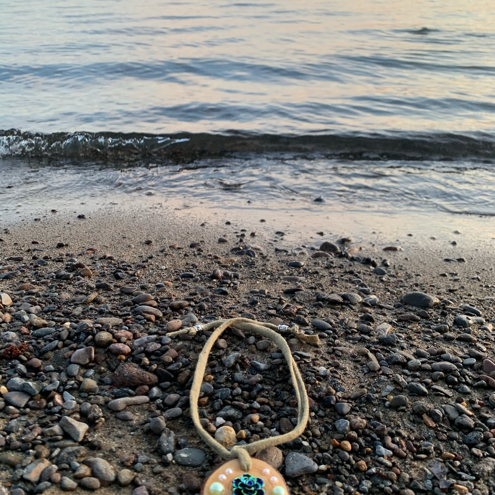 Flower, crystal, and wood pendant necklace - Picture 6 of 8